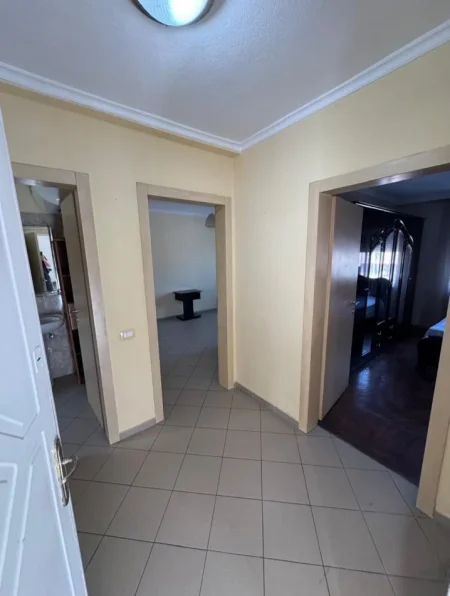 Tirane, shes apartament 1+1+Ballkon Kati 4, 53 m² 103.000 € (Pas Bar Votra te Brryli)