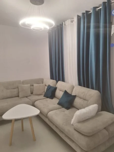 Tirane, jepet me qera apartament 2+1+Ballkon Kati 1, 85 m² 550 € 