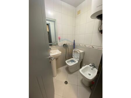 Tirane, jepet me qera apartament 1+1+Ballkon Kati 3, 83 m² 550 € (Myslym Shyri, Rruga Hajdar Hidi)