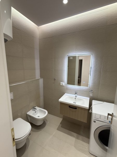 Tirane, jepet me qera apartament 1+1+Ballkon Kati 2, 65 m² 550 € (Rruga marie kraja)
