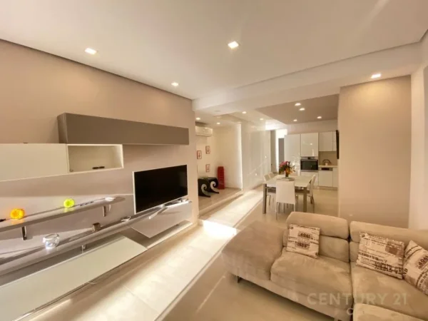 Durres, shitet apartament 4+1+Aneks+Ballkon Kati 0, 158 m² 298.000 € (Qerret)