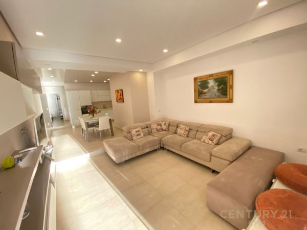 Durres, shitet apartament 4+1+Aneks+Ballkon Kati 0, 158 m² 298.000 € (Qerret)