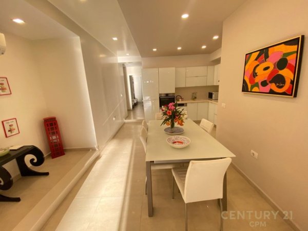 Durres, shitet apartament 4+1+Aneks+Ballkon Kati 0, 158 m² 298.000 € (Qerret)