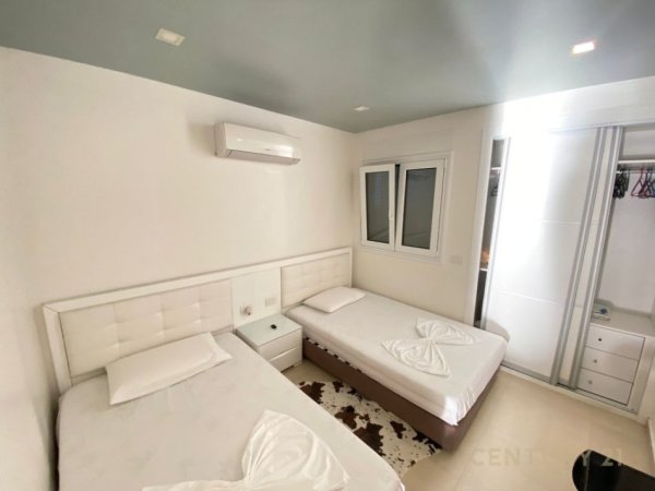 Durres, shitet apartament 4+1+Aneks+Ballkon Kati 0, 158 m² 298.000 € (Qerret)