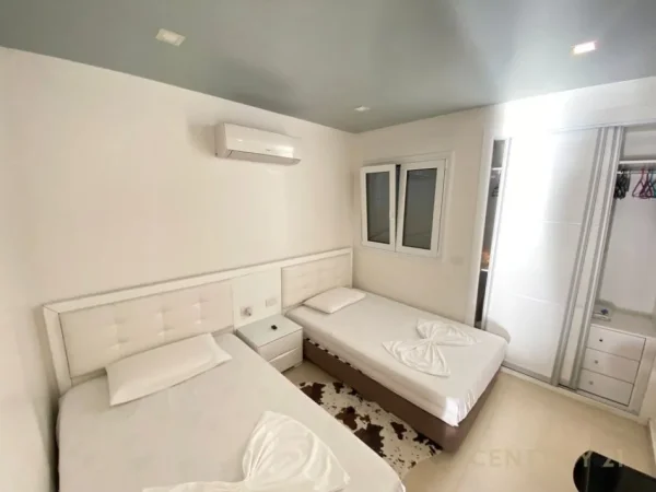 Durres, shitet apartament 4+1+Aneks+Ballkon Kati 0, 158 m² 298.000 € (Qerret)