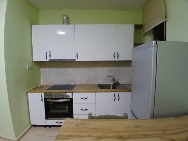 Tirane, jepet me qera apartament 1+1 Kati 3, 500 € (pazari i ri)