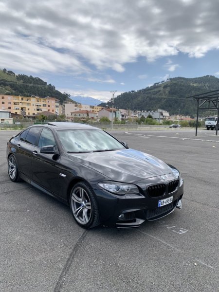 Tirane, shitet makine Bmw seria 5 f10 look m5 Benzin+Gaz, e zeze automatik Kondicioner 24.000 km 10.000 €