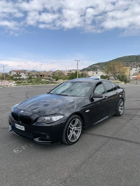 Tirane, shitet makine Bmw seria 5 f10 look m5 Benzin+Gaz, e zeze automatik Kondicioner 24.000 km 10.000 €