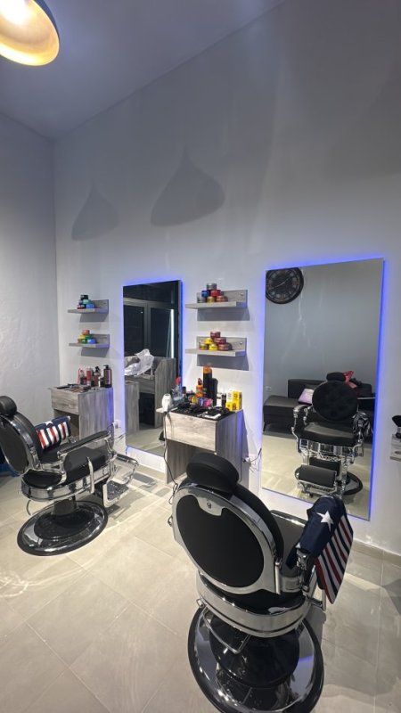 Shitet Sallon Berber – Gati për Punë – Astir (Oasis resident ) Barbershop