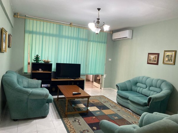 Tirane, jepet me qera apartament 1+1+Aneks Kati 6, 70 m² 600 € (Qender- 15 katëshi)