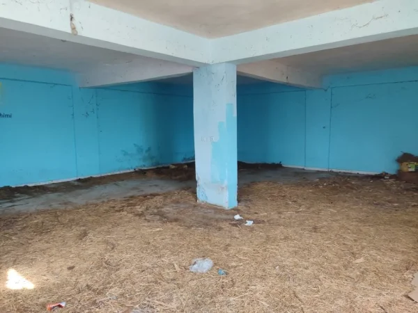 Sarande, jepet me qera ambjent biznesi , (Gjashte, Sarande. 2.5 km nga qendra)