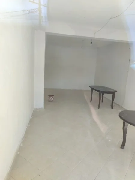 Sarande, jepet me qera ambjent biznesi , (Gjashte, Sarande. 2.5 km nga qendra)