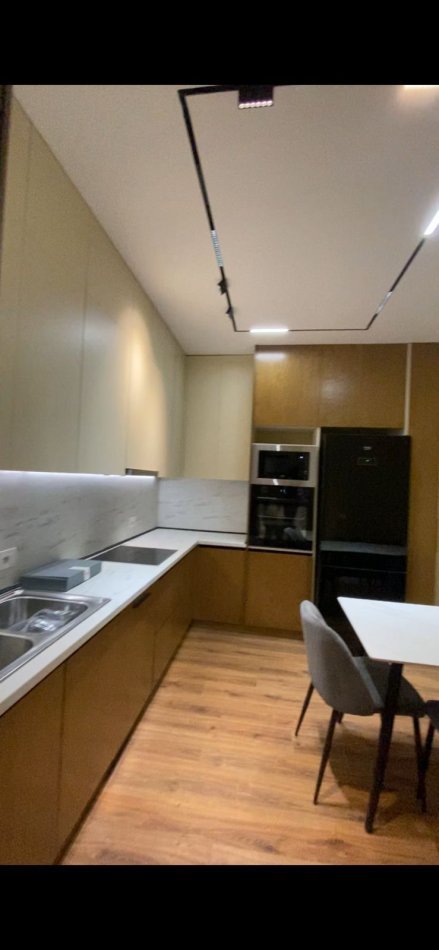 Tirane, jepet me qera apartament 2+1+Ballkon Kati 3, 100 m² 500 € (Unaza e Re, Paskuqan)