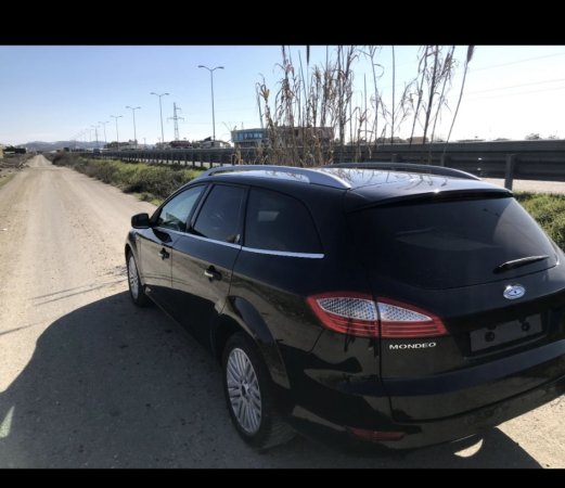 Tirane, shitet makine me portobagazh Ford Mondeo Nafte, e zeze manuale Klima 171.000 km 4.500 €