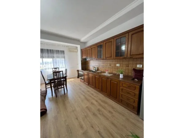 Tirane, shitet apartament 2+1+Ballkon Kati 7, 100 m² 135.000 € 