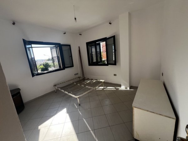 Tirane, jepet me qera apartament 2+1 Kati 2, 100 m² 300 € 
