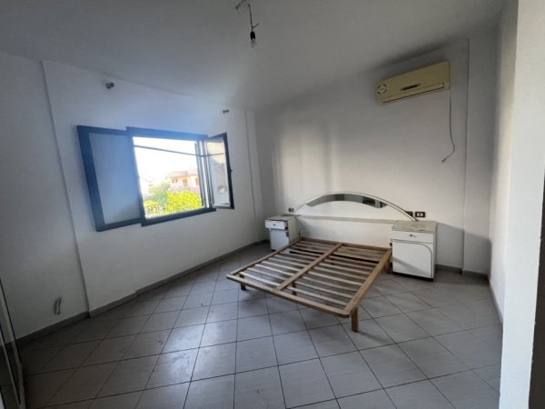 Tirane, jepet me qera apartament 2+1 Kati 2, 100 m² 300 € 