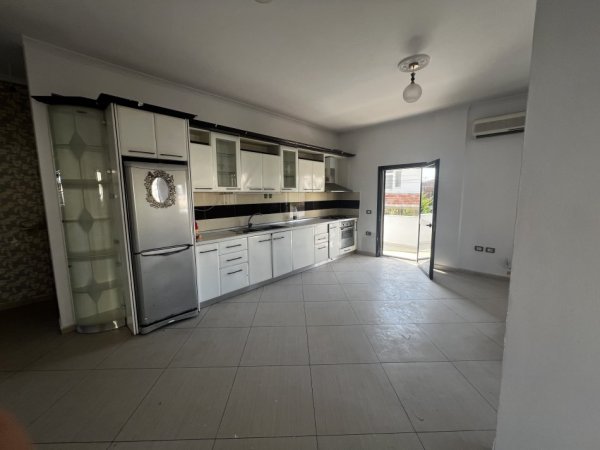 Tirane, jepet me qera apartament 2+1 Kati 2, 100 m² 300 € 