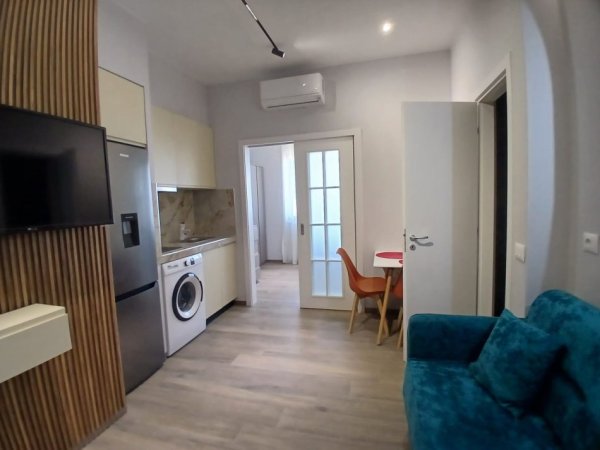 Tirane, jepet me qera apartament 1+1 Kati 5, 550 € 