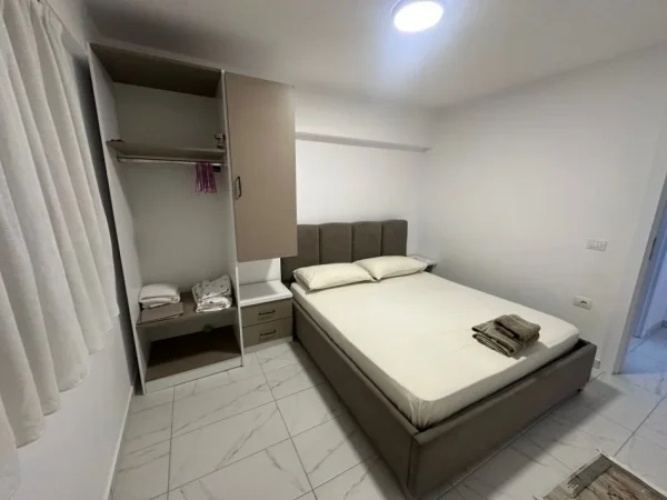 Vlore, jepet me qera apartament duplex 2+1 Kati 0, 78 m² 450 € (Rruga e Cipajve, Vlore)