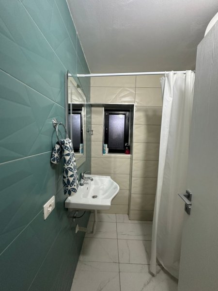 Vlore, jepet me qera apartament duplex 2+1 Kati 0, 78 m² 450 € (Rruga e Cipajve, Vlore)
