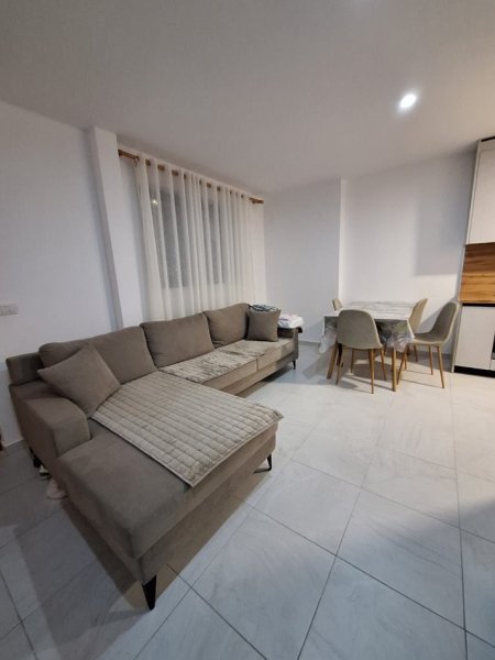Vlore, jepet me qera apartament duplex 2+1 Kati 0, 78 m² 450 € (Rruga e Cipajve, Vlore)