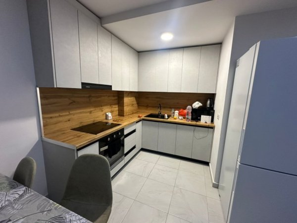 Vlore, jepet me qera apartament duplex 2+1 Kati 0, 78 m² 450 € (Rruga e Cipajve, Vlore)