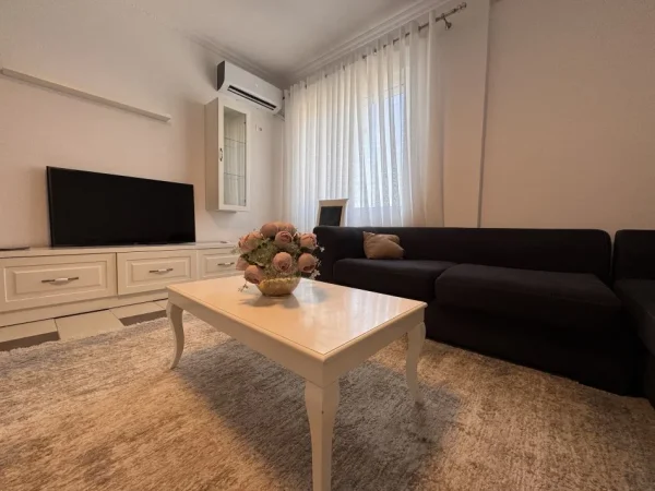 Tirane, jepet me qera apartament 1+1 Kati 4, 75 m² 370 € (Rruga rexhep bastari)