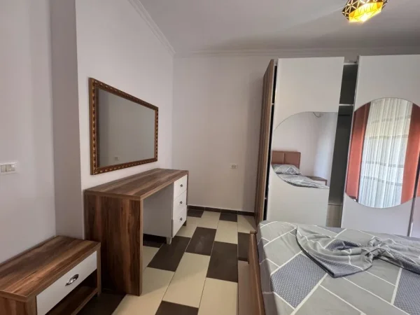 Tirane, jepet me qera apartament 1+1 Kati 4, 75 m² 370 € (Rruga rexhep bastari)