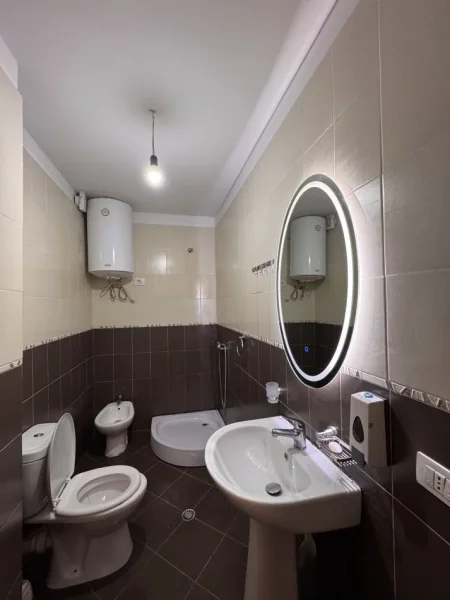 Tirane, jepet me qera apartament 1+1 Kati 4, 75 m² 370 € (Rruga rexhep bastari)