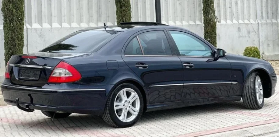 Tirane, shes makine Nafte, blu e errët automatik Klima 253.000 km 6.500 €