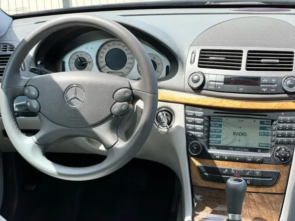 Tirane, shes makine Nafte, blu e errët automatik Klima 253.000 km 6.500 €