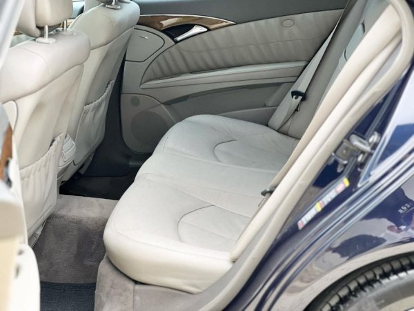 Tirane, shes makine Nafte, blu e errët automatik Klima 253.000 km 6.500 €