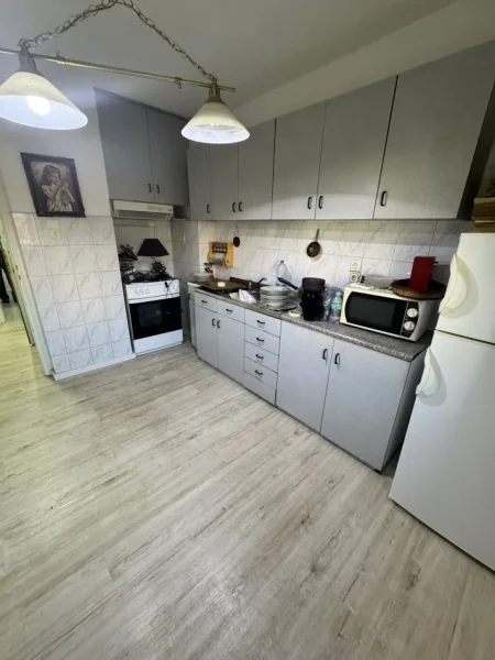 Tirane, shes apartament 2+1+Ballkon Kati 4, 67 m² 165.000 € (Rr. Mine Peza te Kafe Flora)
