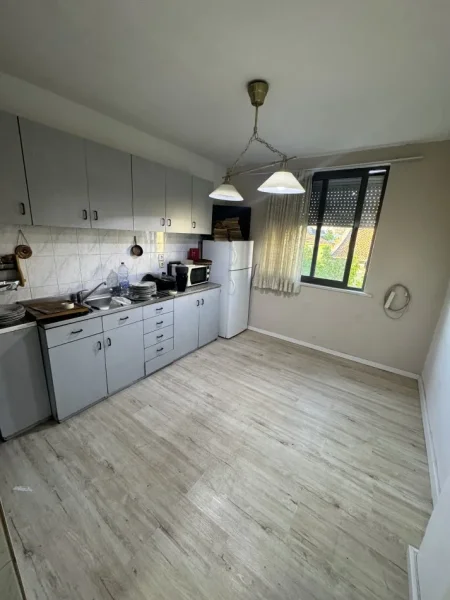 Tirane, shes apartament 2+1+Ballkon Kati 4, 67 m² 165.000 € (Rr. Mine Peza te Kafe Flora)