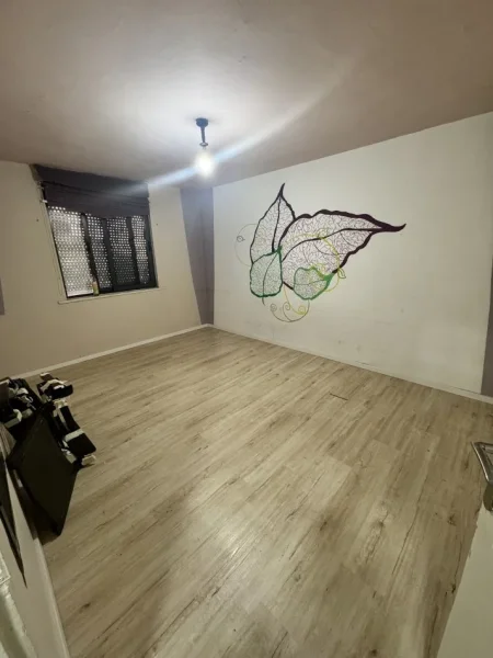 Tirane, shes apartament 2+1+Ballkon Kati 4, 67 m² 165.000 € (Rr. Mine Peza te Kafe Flora)