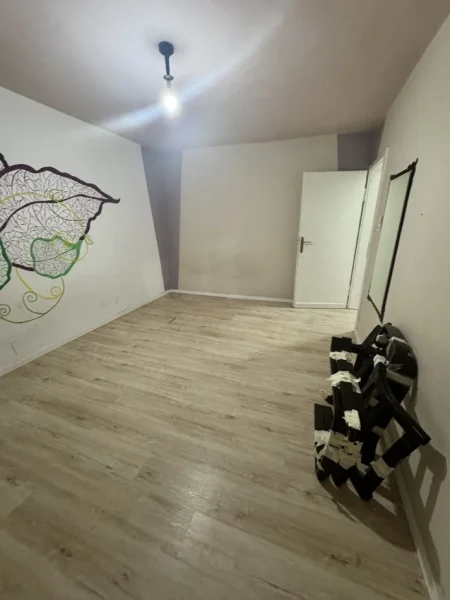 Tirane, shes apartament 2+1+Ballkon Kati 4, 67 m² 165.000 € (Rr. Mine Peza te Kafe Flora)