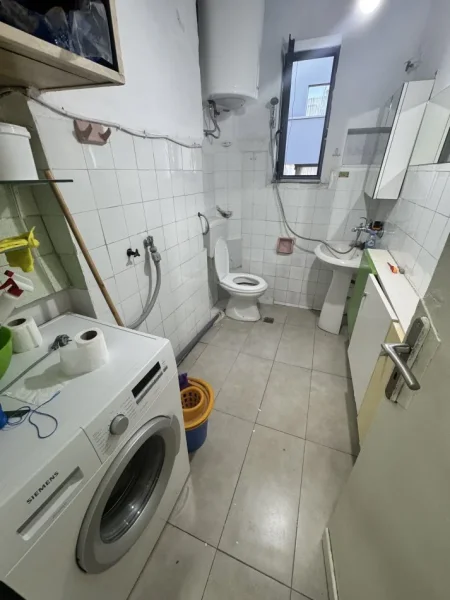 Tirane, shes apartament 2+1+Ballkon Kati 4, 67 m² 165.000 € (Rr. Mine Peza te Kafe Flora)