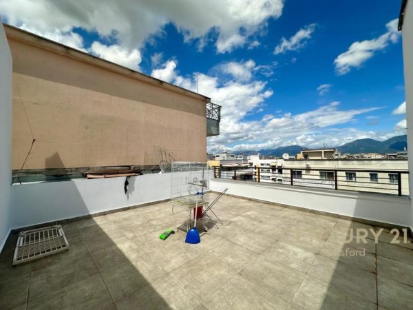 Tirane, jepet me qera apartament 1+1 Kati 7, 98 m² 420 € (Rr. Sokrat Miho)