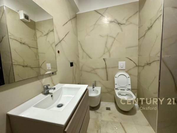 Tirane, jepet me qera apartament 1+1 Kati 7, 98 m² 420 € (Rr. Sokrat Miho)