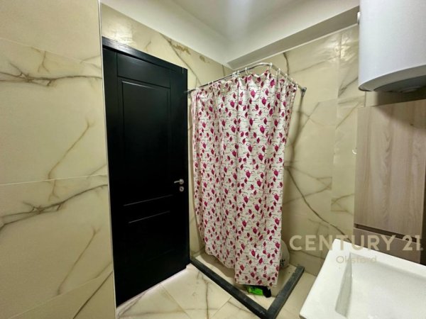 Tirane, jepet me qera apartament 1+1 Kati 7, 98 m² 420 € (Rr. Sokrat Miho)