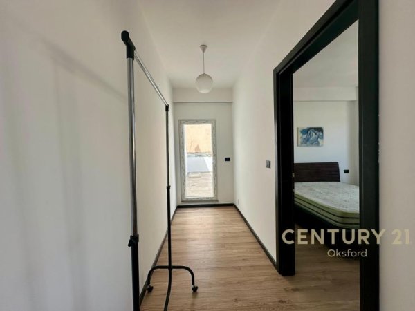 Tirane, jepet me qera apartament 1+1 Kati 7, 98 m² 420 € (Rr. Sokrat Miho)