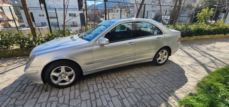 Shqiperi, shitet makine Mercedes Benz C220 Nafte, gri metalizato automatik Kondicioner 310.000 km 2.800 €