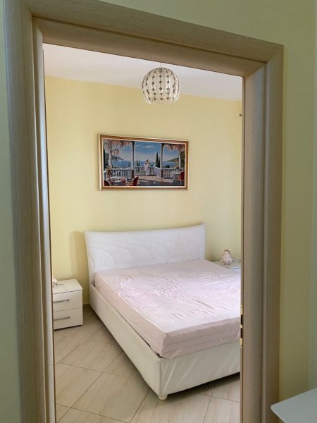 Durres, jepet me qera apartament 2+1+2 Tualete+Ballkon , 600 € (Liqeni Thate)