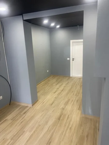 Tirane, jepet me qera dyqan Kati 0, 40 m² 500 € (Stadiumi Dinamo)