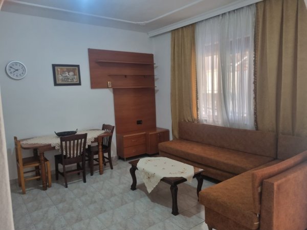 Tirane, jepet me qera shtepi 1+1+Ballkon Kati 2, 70 m² 350 € (Ali Dem rr Idriz Dollaku)