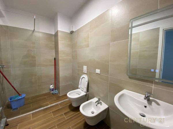 Tirane, jap me qera apartament 2+1 Kati 7, 124 m² 750 € (Xhamllik)