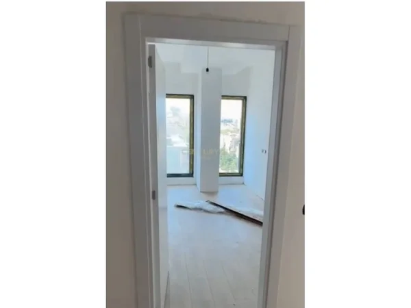 Tirane, shitet apartament 2+1+Aneks+Ballkon Kati 5, 105 m² 283.000 € (Rr. Barrikadave)