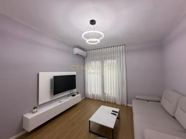 Tirane, jepet me qera apartament 1+1 , 60 m² 600 € (Kodra e Diellit)