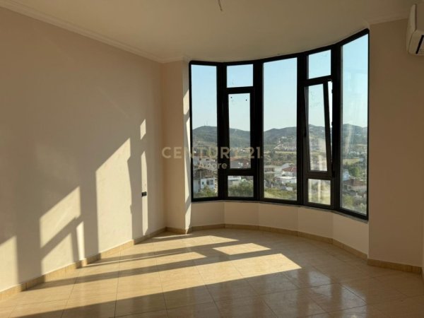 Tirane, jepet me qera Vile 3 Katshe Kati 1, 250 m² 1.200 € (Sauk i Ri)